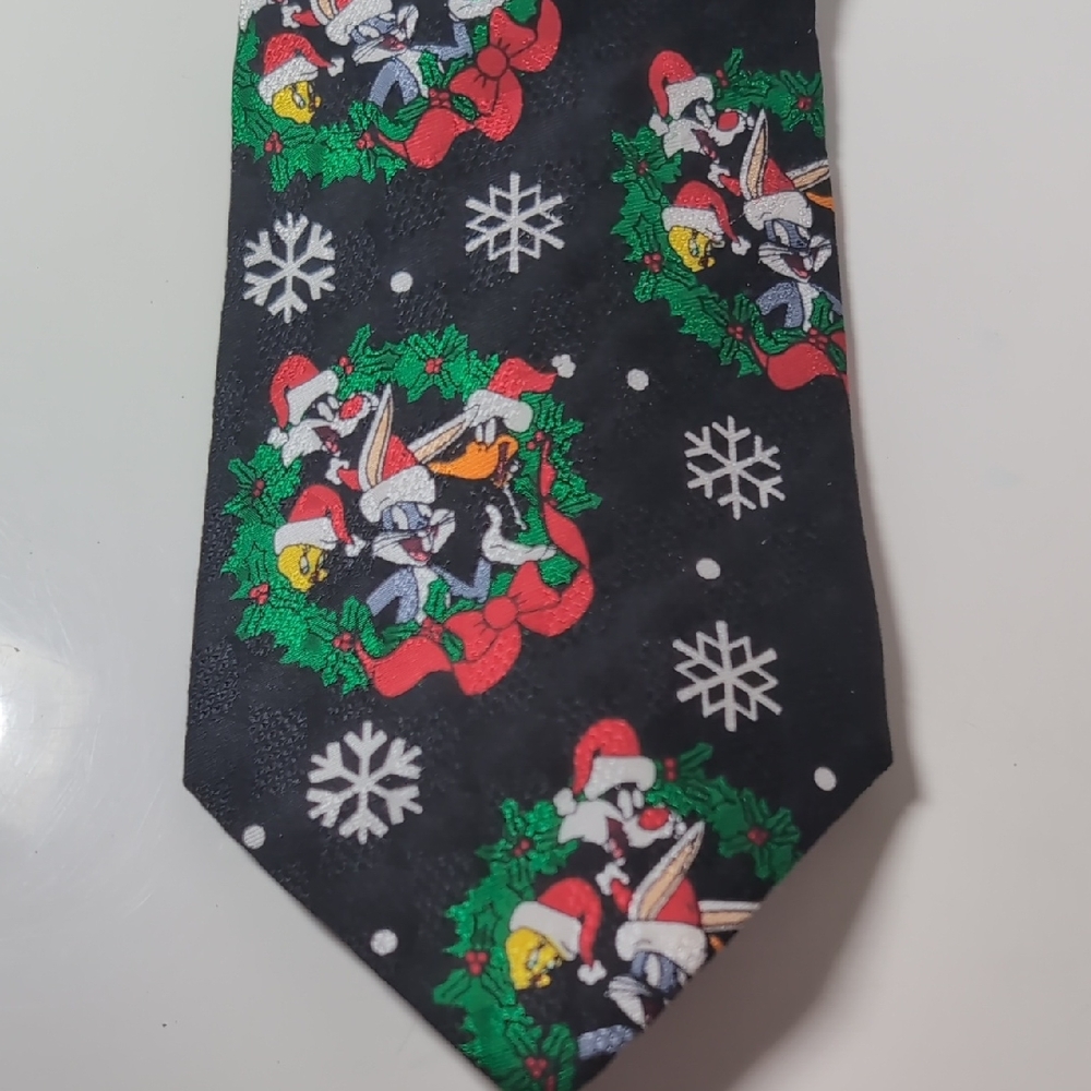 Vntg Looney Tunes Festive Christmas Tie - Bugs Bunny, Daddy Duck, Slyvester, Etc